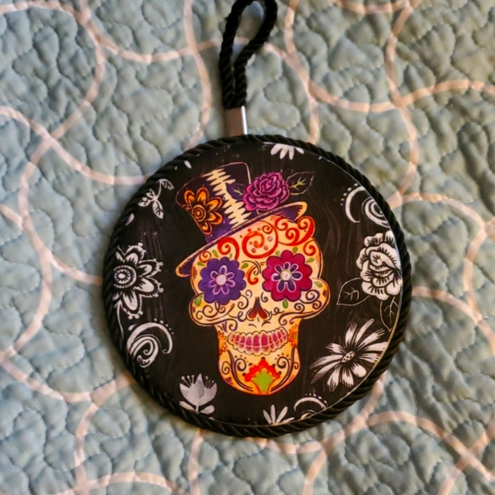 Skelton trivet